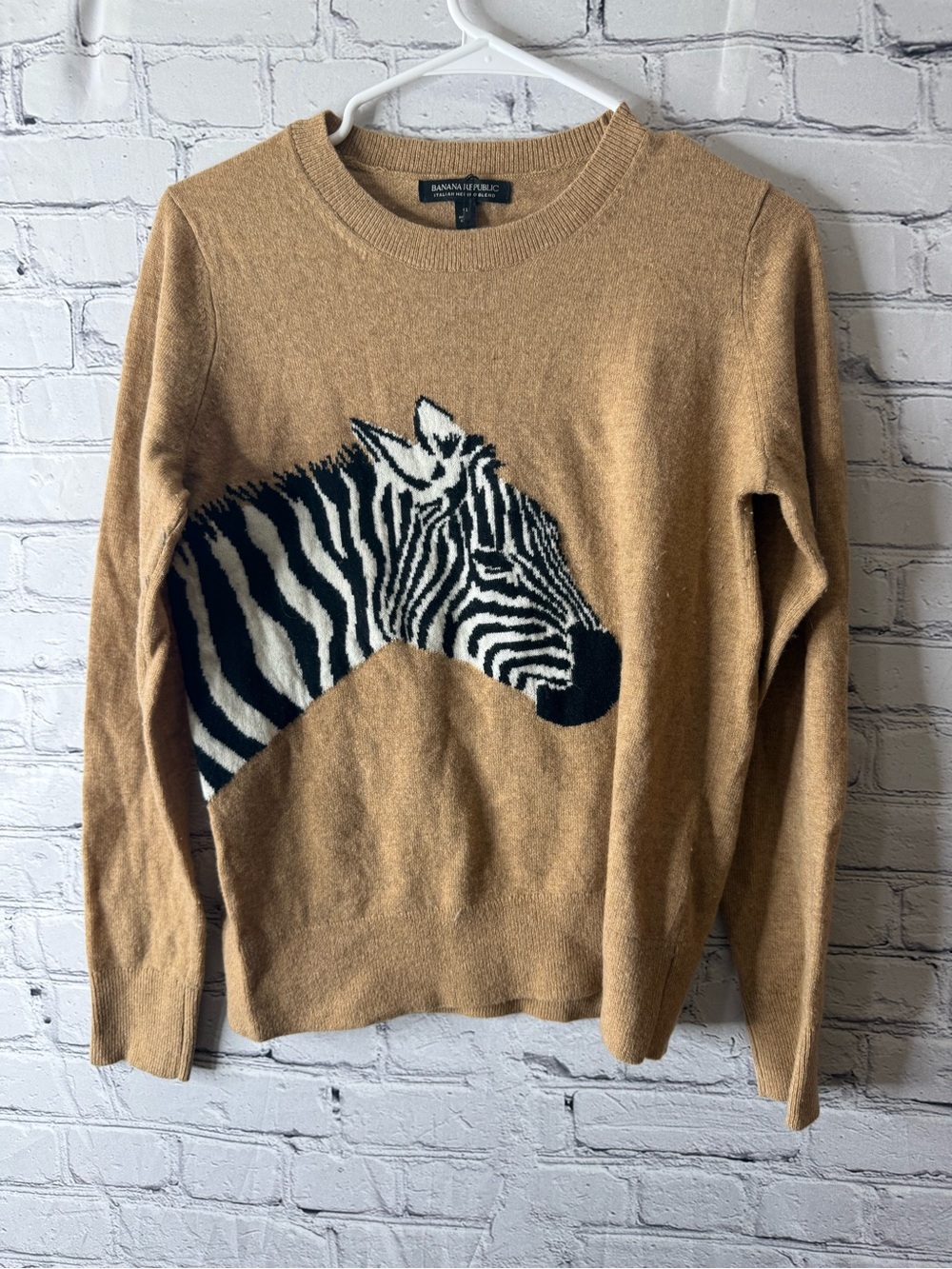 Banana republic Zebra-Graphic Crewneck Sweater small